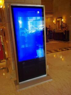 青岛广告机行业概览 东升广告机、液晶广告机与数字标牌的崛起